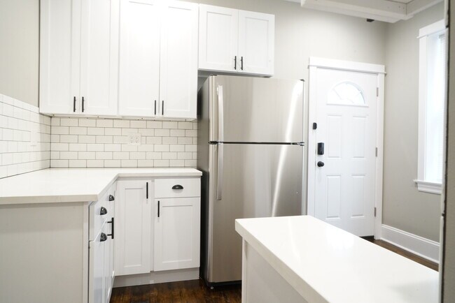 Foto del edificio - 2620 N Springfield Ave