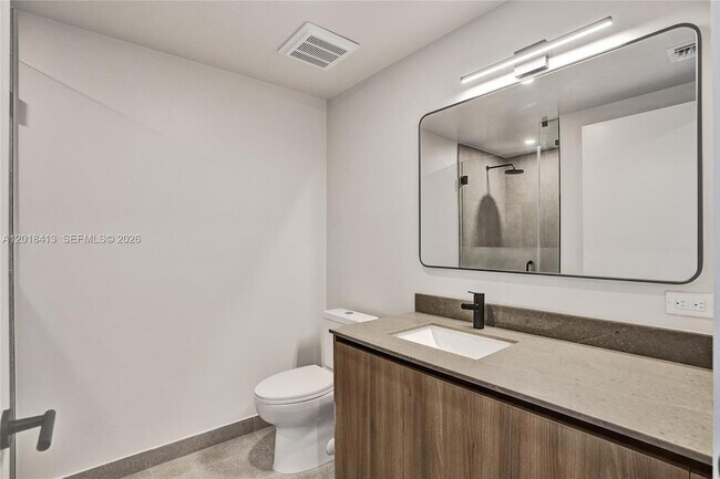 Foto del edificio - 121 NE 5th St