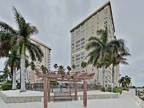 Building Photo - 5220 Brittany Dr S