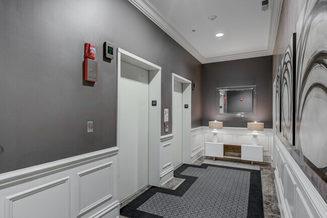 Building Photo - 515 Main St