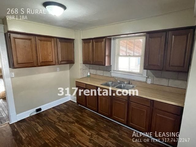 Building Photo - Near East 2BR House w/Fenced Backyard!
