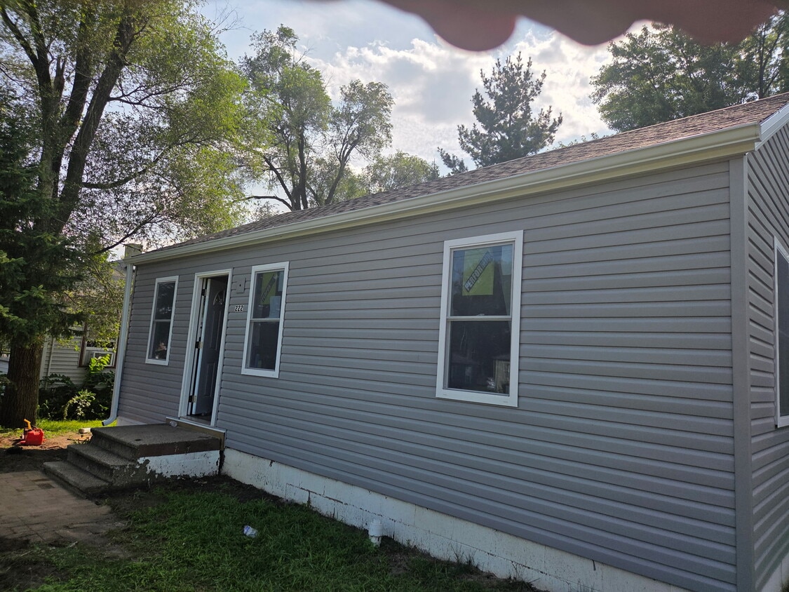 Building Photo - 222 S Hackett St