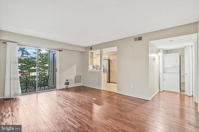 Building Photo - 7756 New Providence Dr