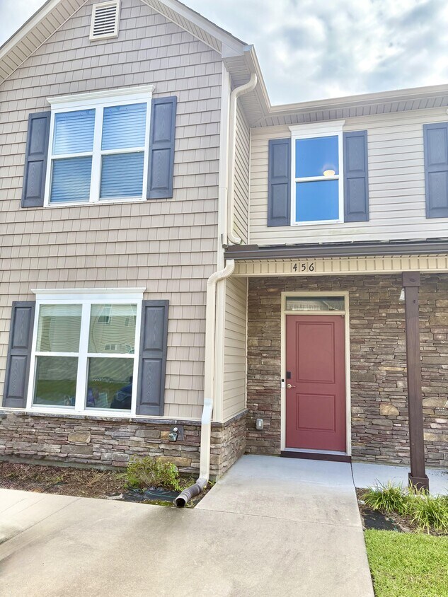 Foto principal - 456 Sullivan Loop Rd