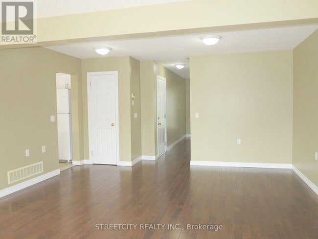 Photo du bâtiment - 1155 S Wenige Dr