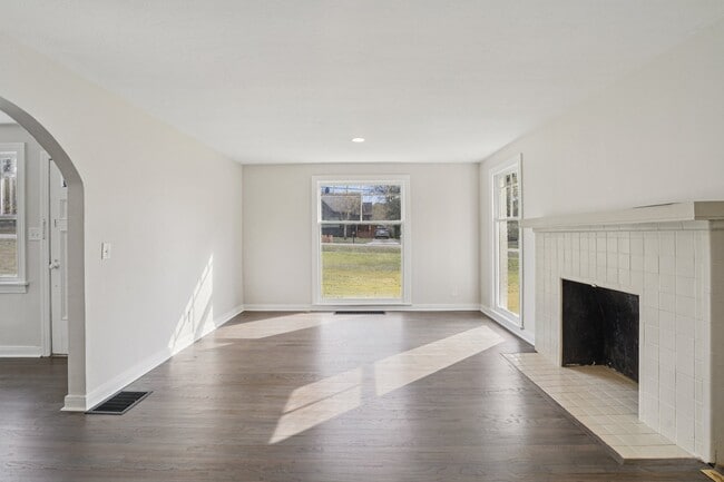 Building Photo - 2713 Brunswick Dr