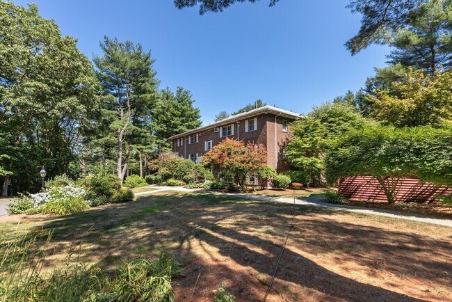 Building Photo - 420 Great Rd