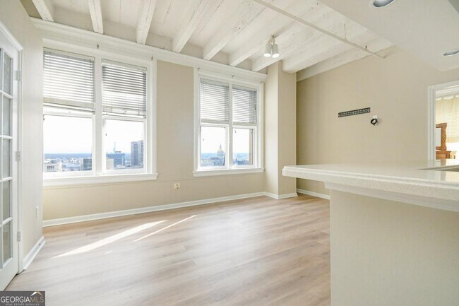 Building Photo - 32 Peachtree St SW