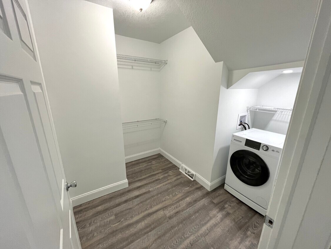 Foto principal - 444 W 5th St