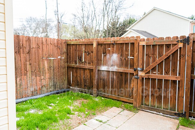 Foto del edificio - 9128 Cedarpark Ln NW