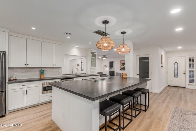 Foto del edificio - 5253 E Beck Ln