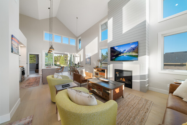 Building Photo - 528 Meadows Dr