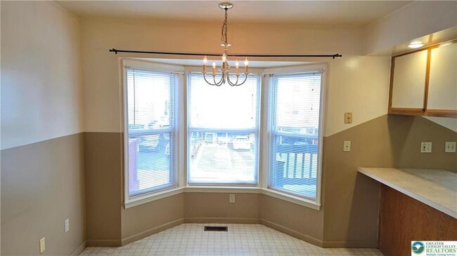 Foto del edificio - 327 Hill Rd