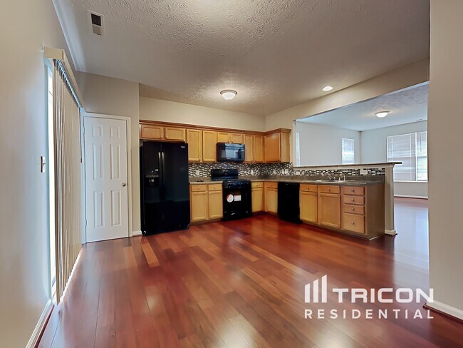 Building Photo - 3310 Shadow Creek Boulevard Columbus IN