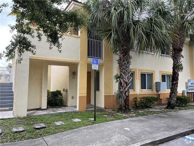 Building Photo - 6255 SW 47th Mnr