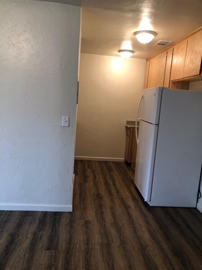 Building Photo - 1367 E San Ramon Ave