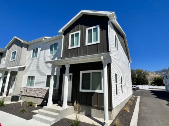 Building Photo - 465 N 30