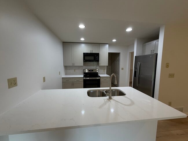 Building Photo - 3407 Dotwood St NW