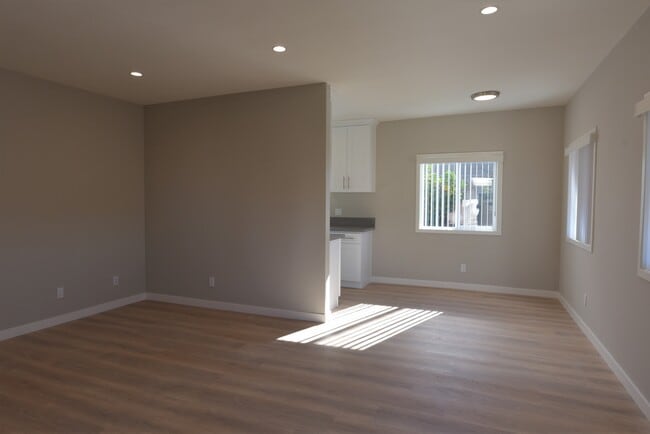 Building Photo - 345 E San Jose Ave