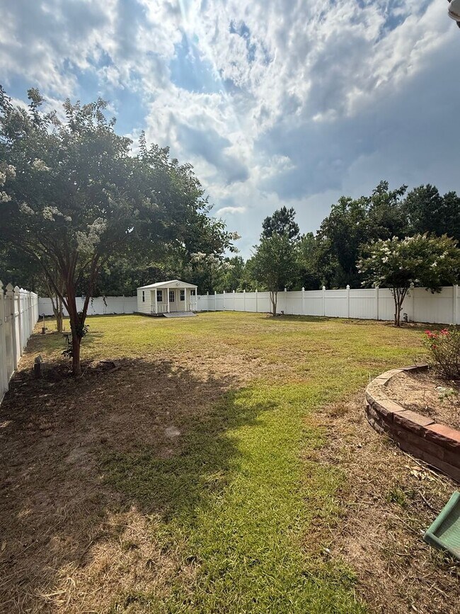 Foto del edificio - Hidden 4 bedroom, 2.5 bathroom Gem!