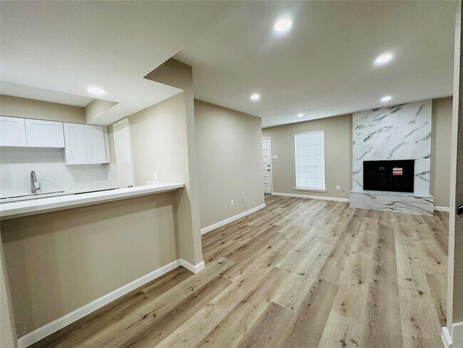 Foto del edificio - 4030 Belle Park Dr