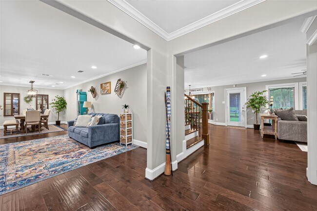 Foto del edificio - 746 Stone Mountain Dr