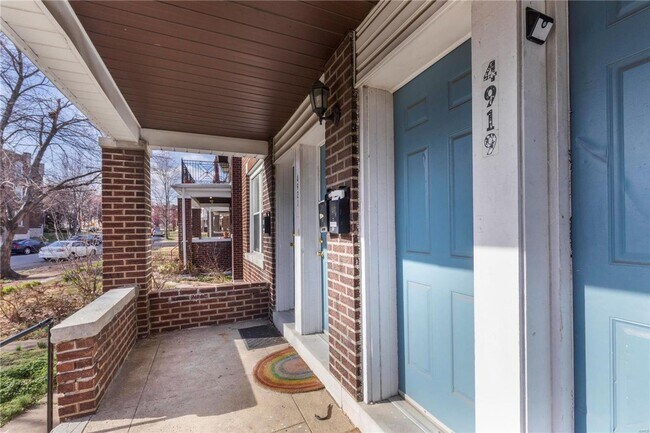 Foto del edificio - 4919-4921-4921 Lindenwood Ave