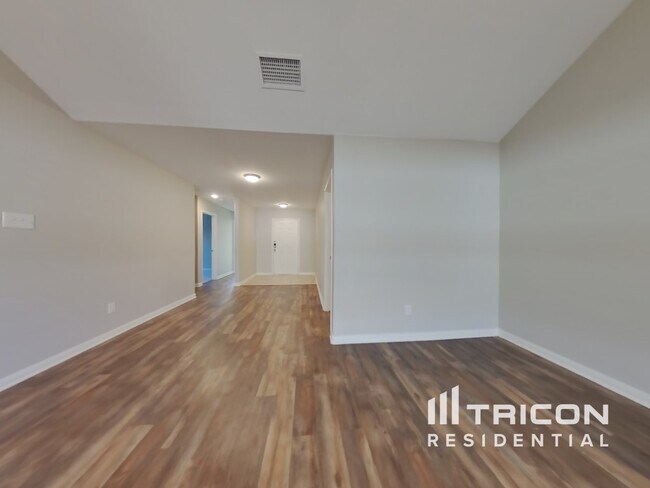 Building Photo - 102 Saddlebag Court Newark TX