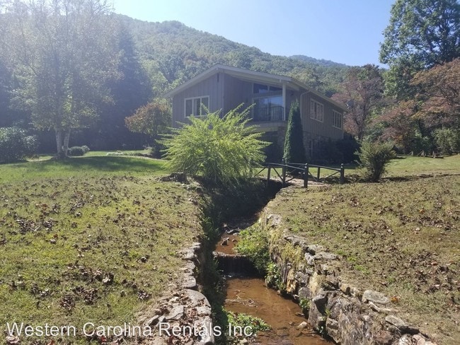 Building Photo - 4 br, 3 bath House - 31 Greenbrier Dr.