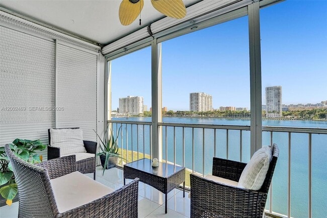 Building Photo - 2999 Point E Dr