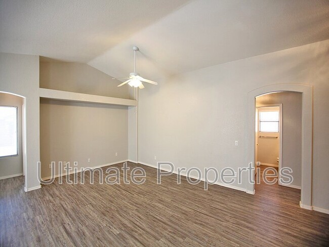 Foto del edificio - 13345 W Port Royale Ln