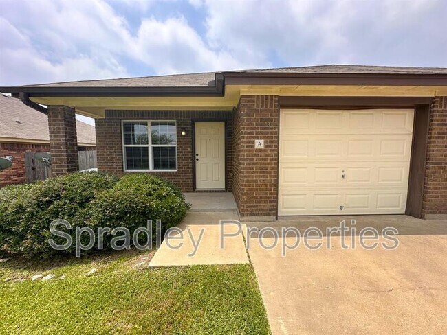 Building Photo - 619A Karey Dr