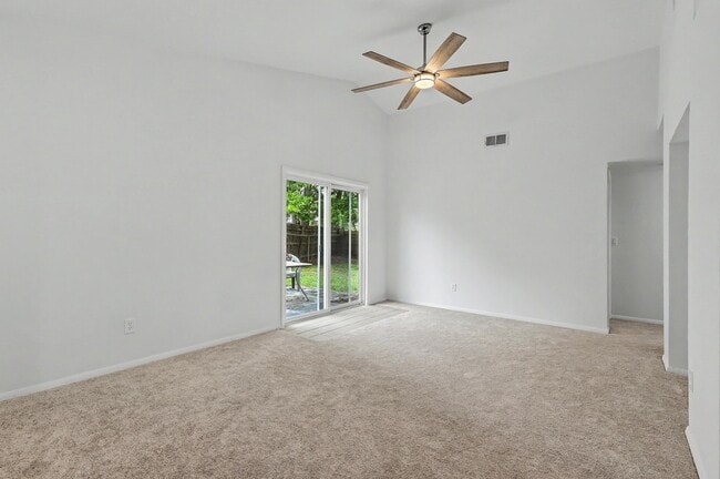 Building Photo - 104 Tweed Ct