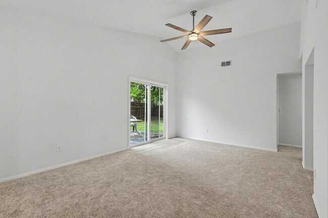Foto del edificio - 104 Tweed Ct