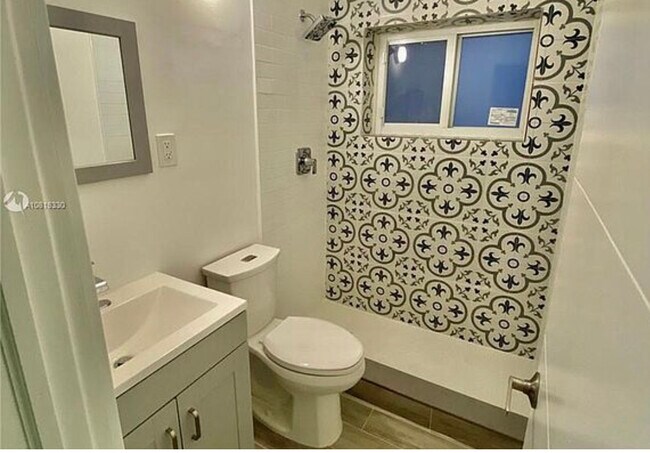 Foto del edificio - 815 NE 133rd St