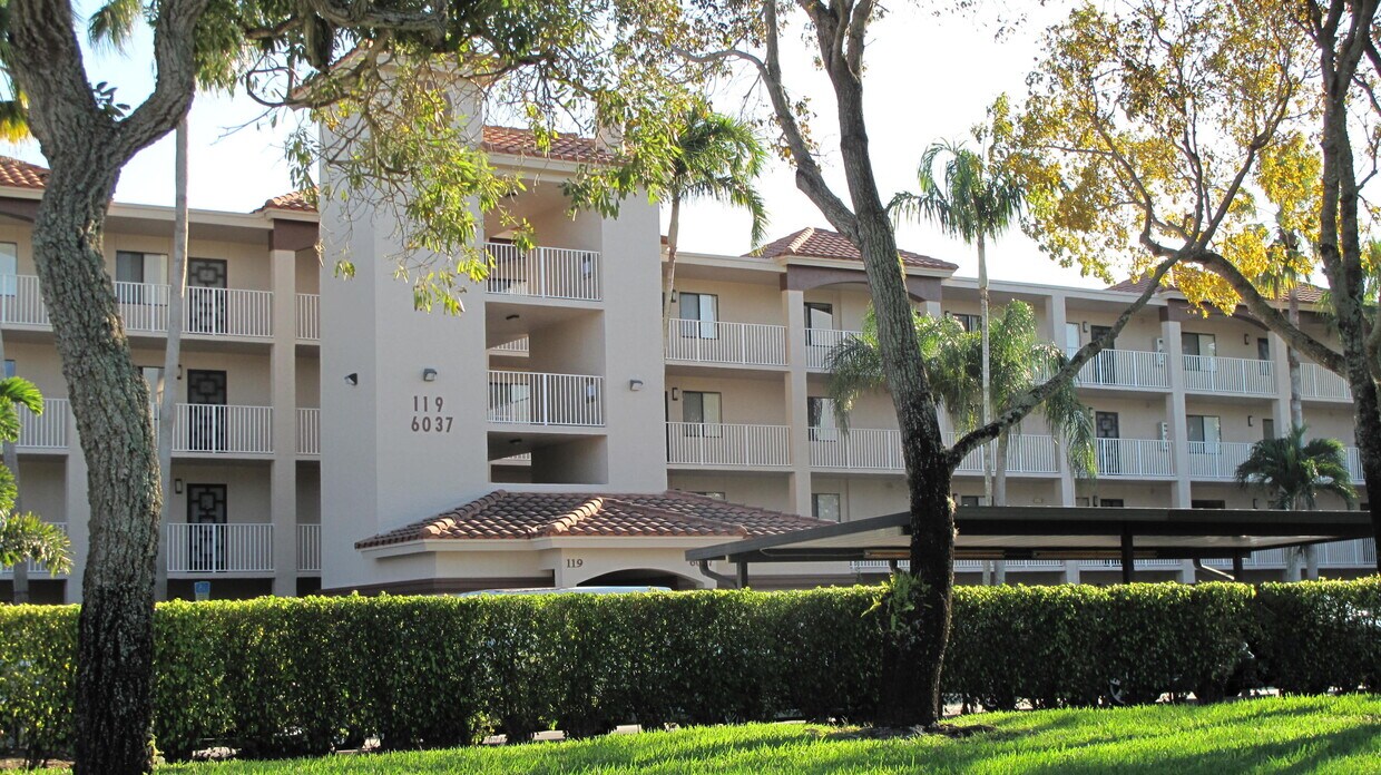 6037 Pointe Regal Cir Unit 305, Delray Beach, FL 33484 Condo for Rent