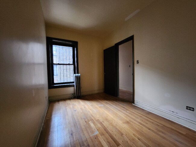 Building Photo - 550 N Waller Ave