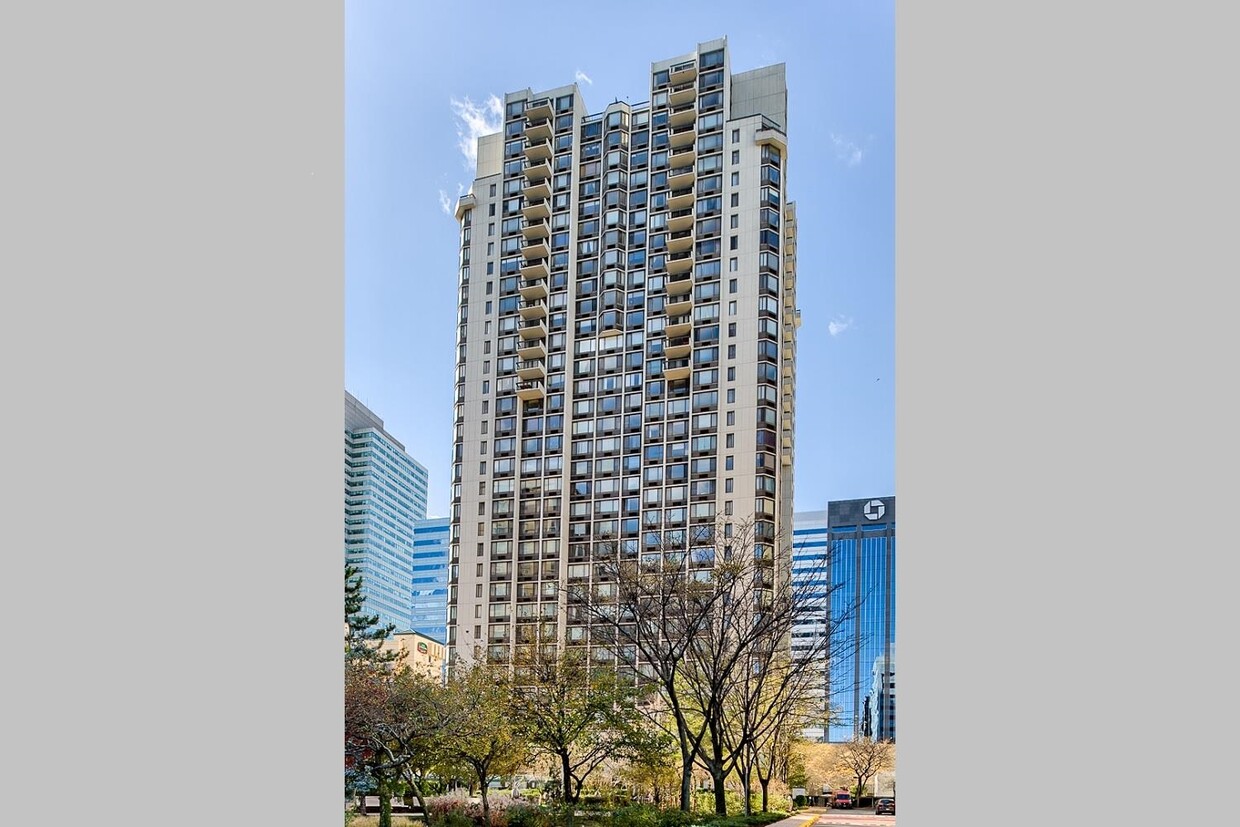 Foto principal - 45 River Dr S