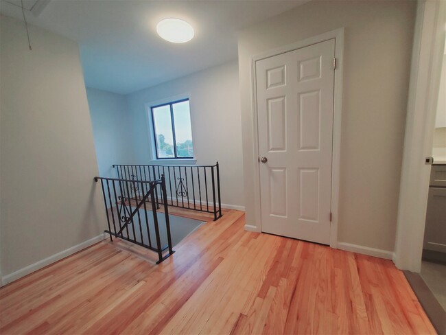 Foto del edificio - 110 Courtland Circle Apt #1, Stamford, CT ...