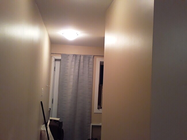 Building Photo - Bachelor Apartment in Hull - Prime location