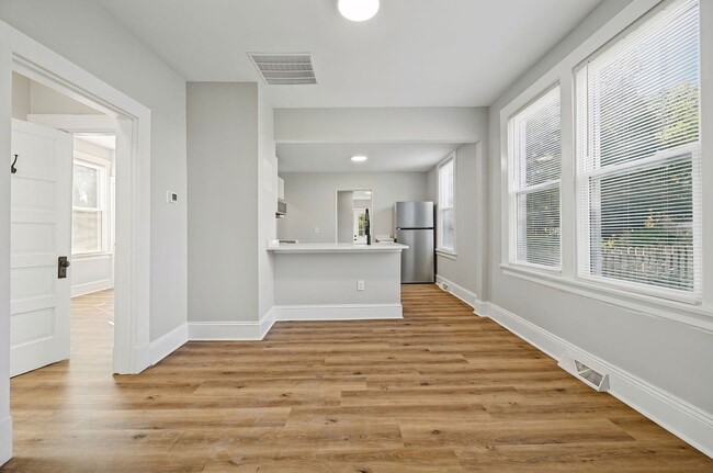Building Photo - 1407 Rhode Island Ave