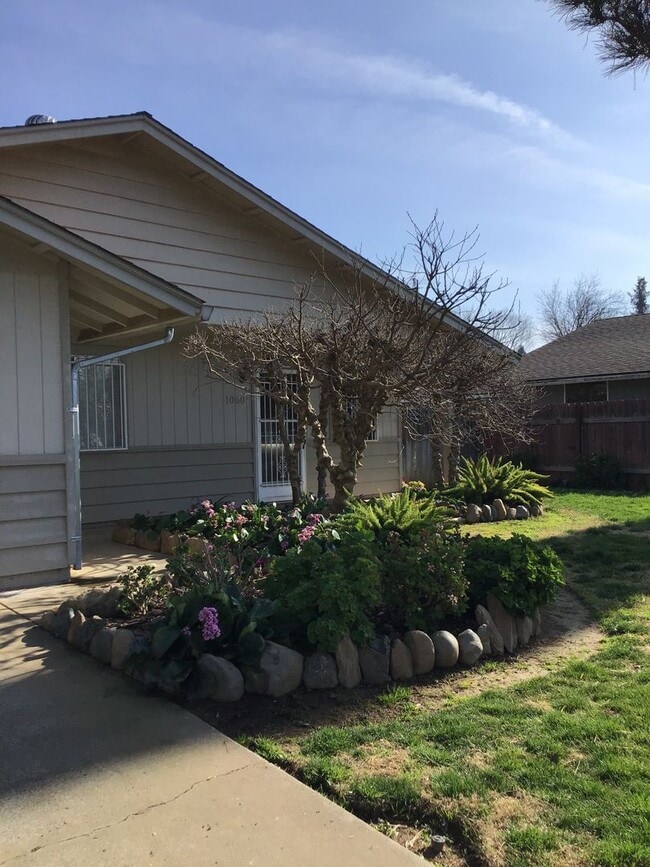 Building Photo - Adorable Home