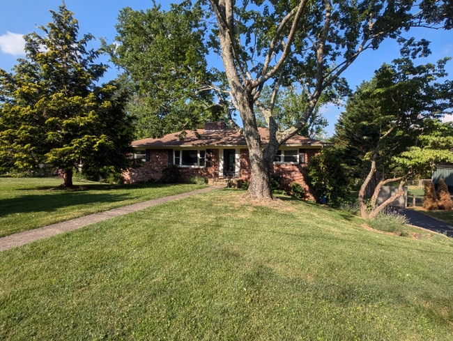 Building Photo - 17 Wisteria Dr Building Photo - 17 Wisteria Dr