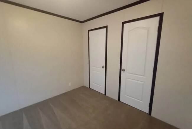 Building Photo - 410 Deerfield Ln