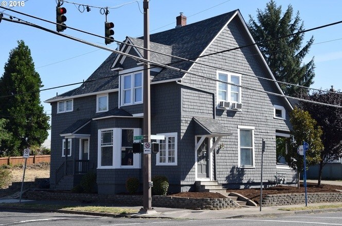 Primary Photo - 5501 E Burnside St