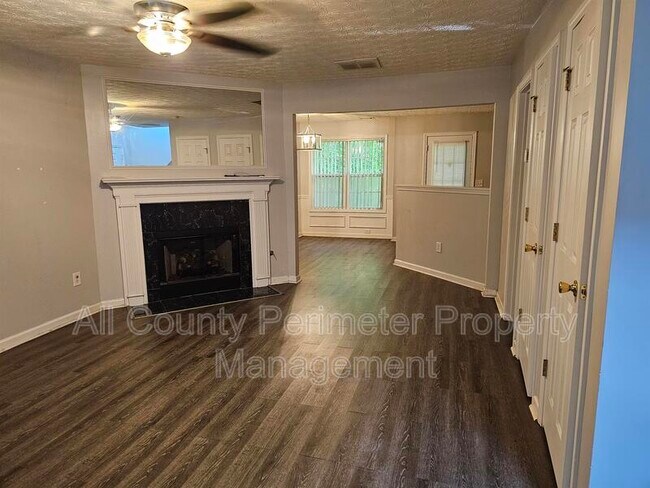 Building Photo - 4612 Grand Central Parkway
