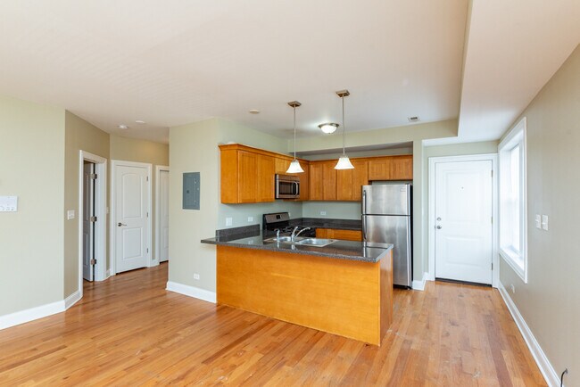 Building Photo - 1511 W Albion Ave