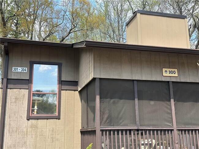 Building Photo - 303 River Run Dr