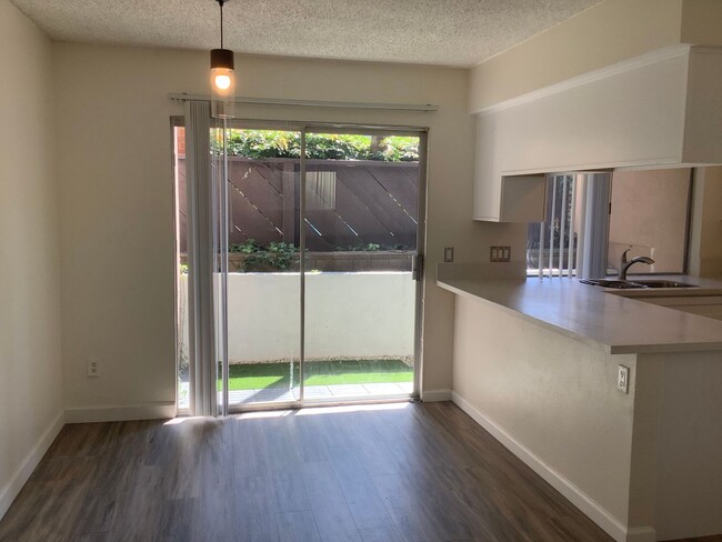 Foto del edificio - 2 Bedroom 2 Bath Single Story Condo in Mission Valley- Park Villas North