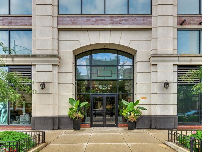 Building Photo - 451 W Huron St